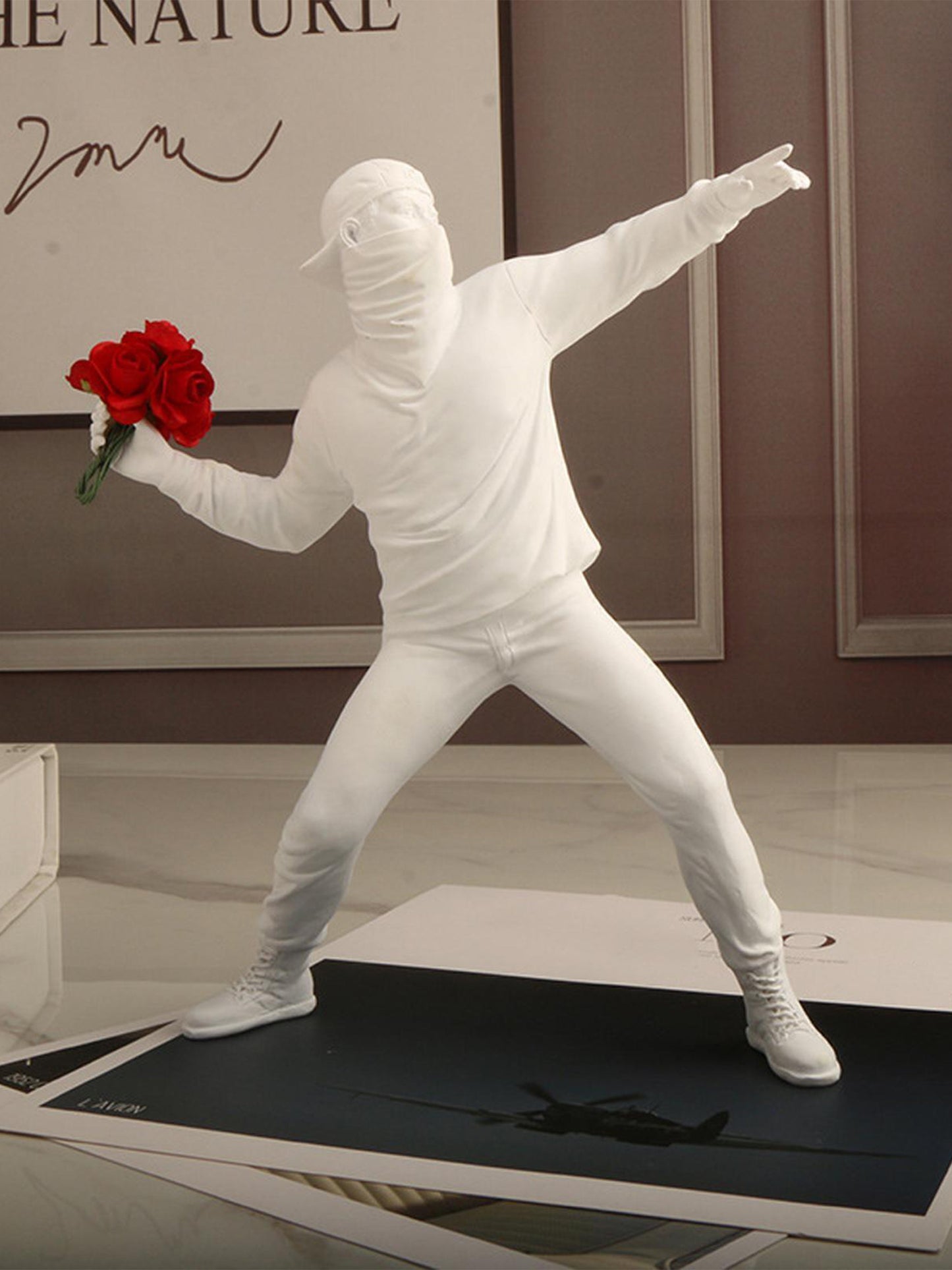 HOOLIGAN ART SCULPTURE - WHITE
