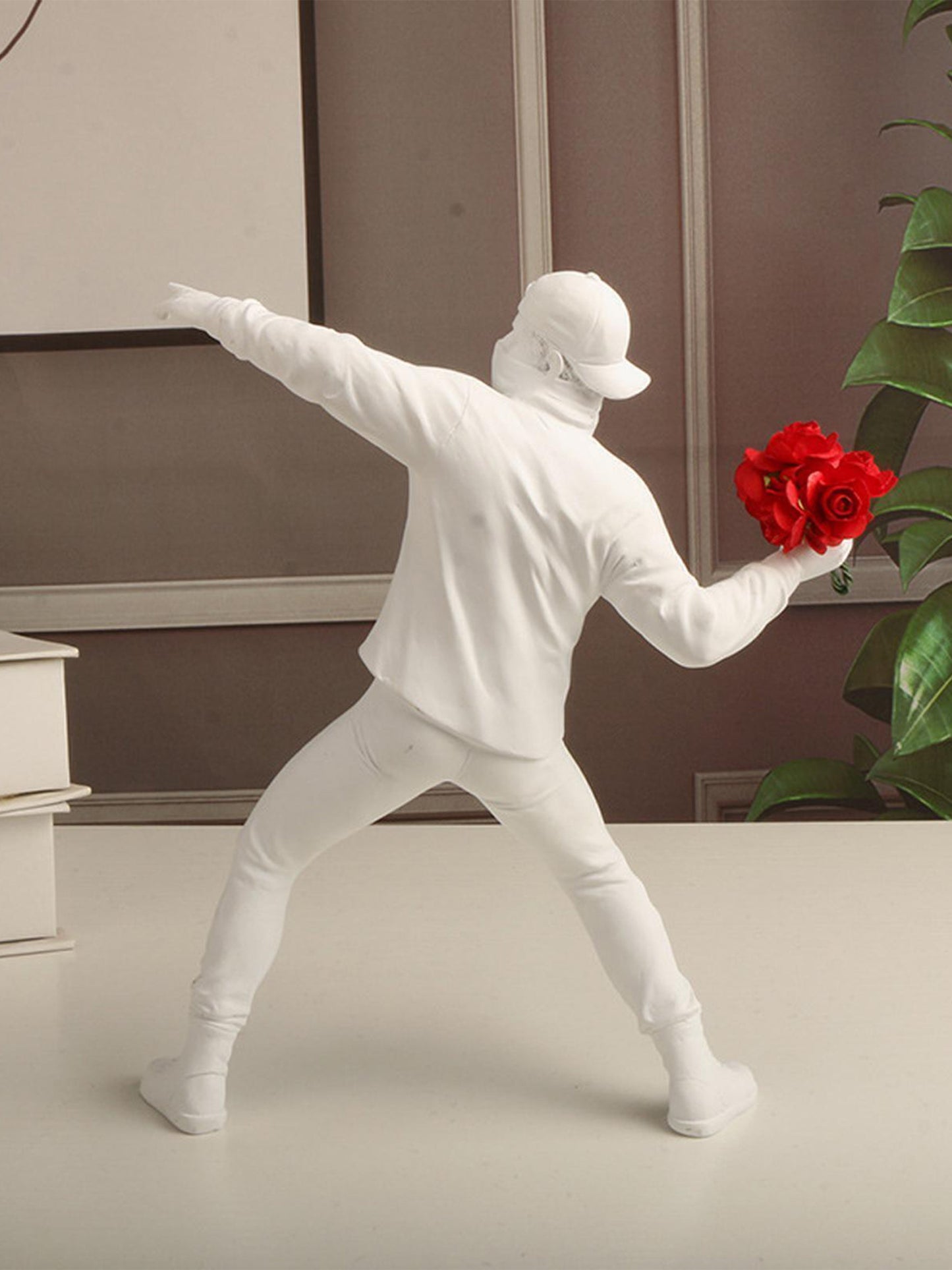 HOOLIGAN ART SCULPTURE - WHITE